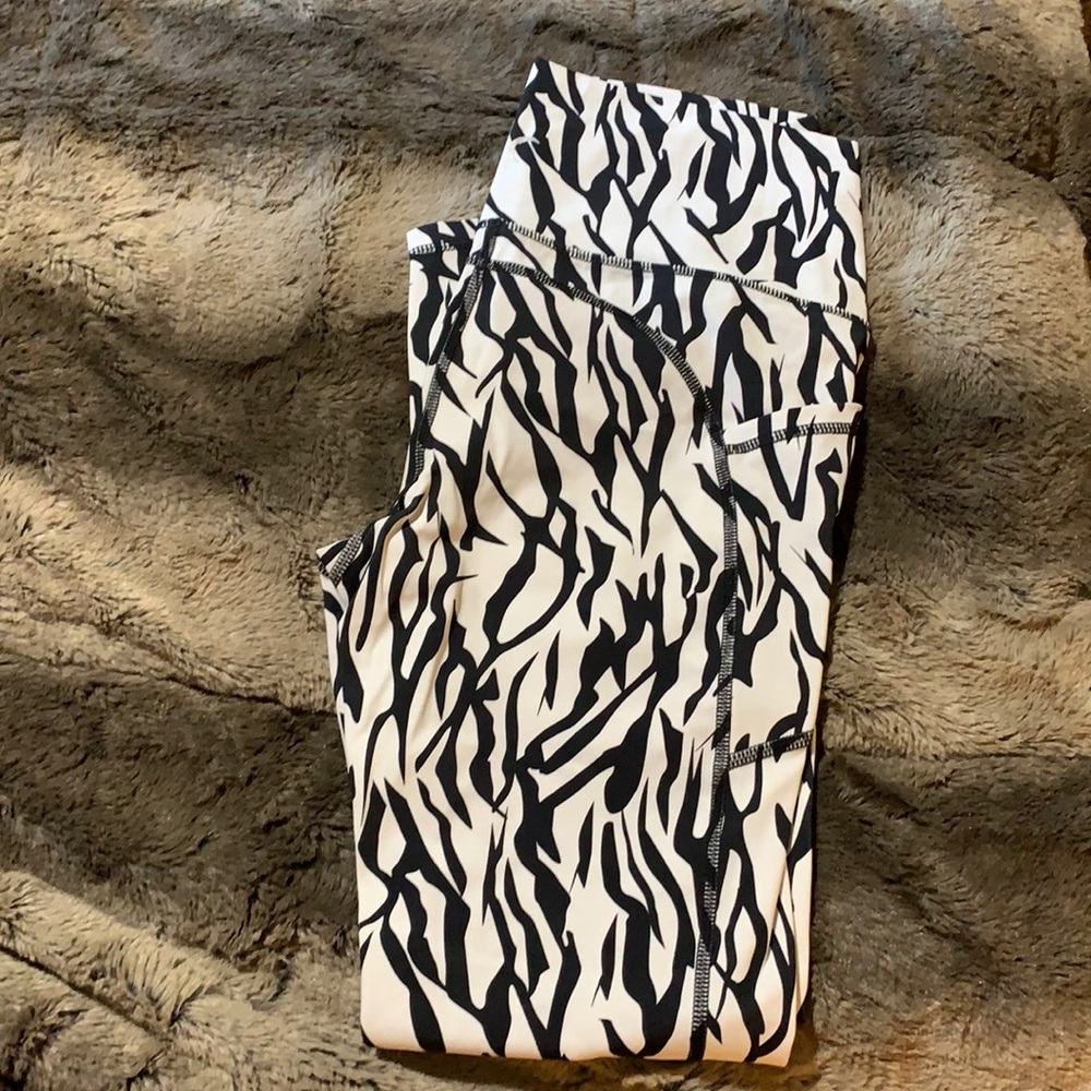 Zyia zebra light bright pocket